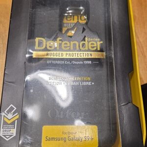OtterBox Defender Series Case for Samsung Galaxy S9+ - Black and Yellow